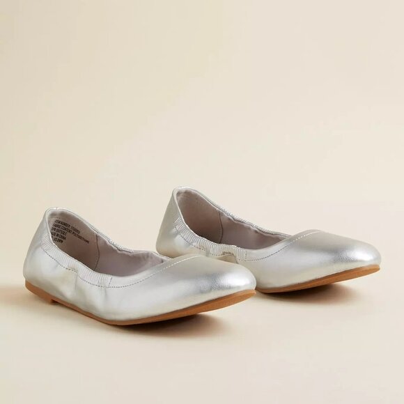Torrid Ballet Flat 10 W Wide Silver Scrunch Faux Leather Almond Toe Shoes NWT - Picture 1 of 4